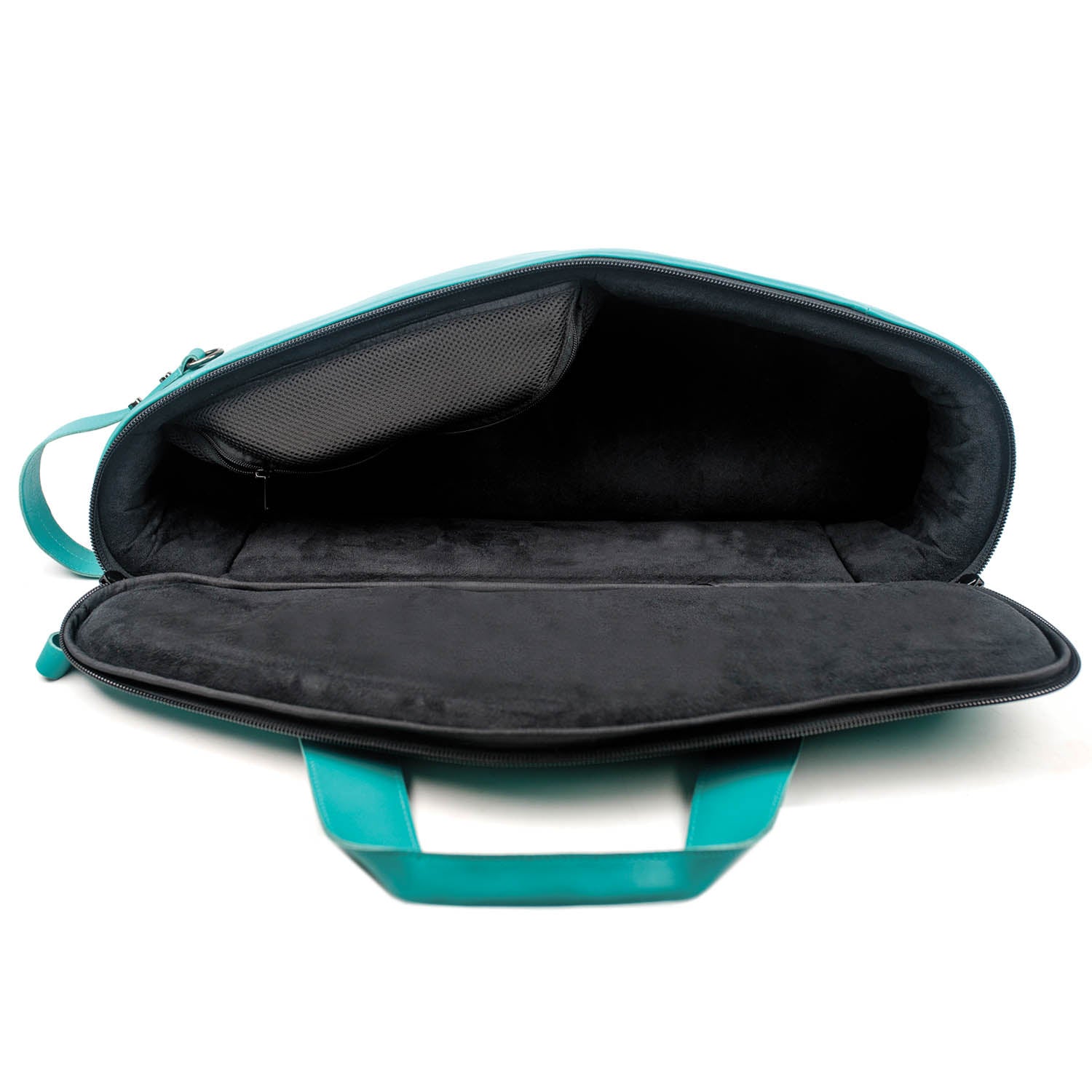 Open view of the Alto Saxophone Gig Bag in Tiffany Crazy Horse leather, revealing the spacious compartment for the saxophone along with an internal pocket designed for the saxophone neck and mouthpiece storage.