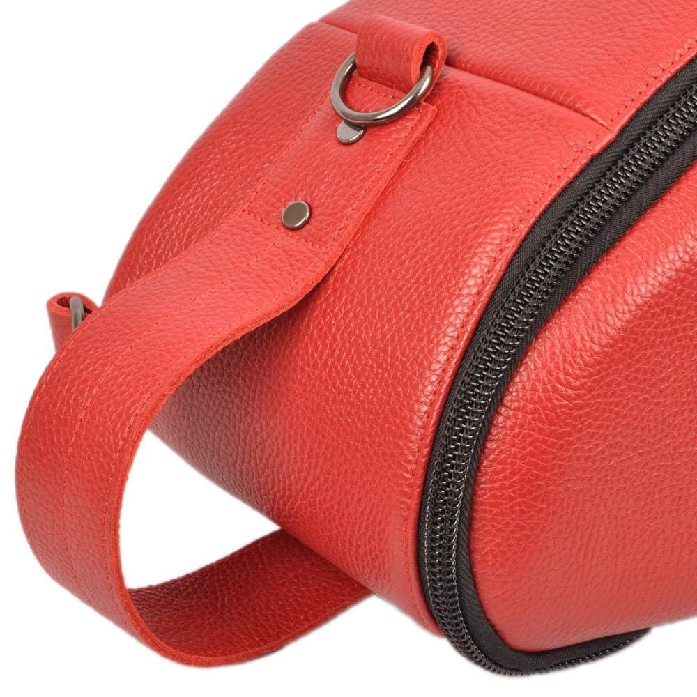Close-up of the vertical carry handle on the Alto Sax Bag, secured with rivets and featuring a metal D-ring for strap attachment.