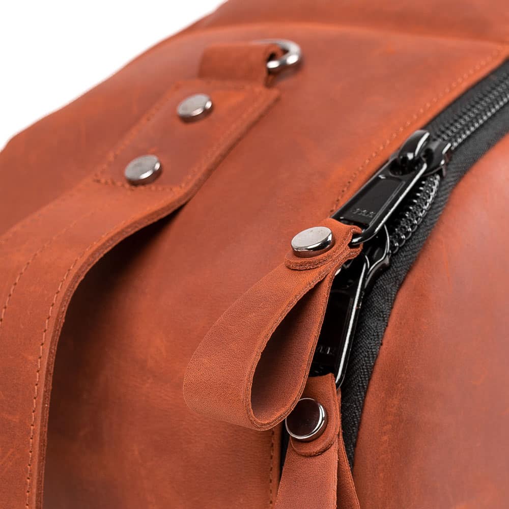 Close-up of the vertical carry handle on the MG Leather Work Tenor Saxophone Gig Bag, secured with robust rivets and featuring a D-ring
