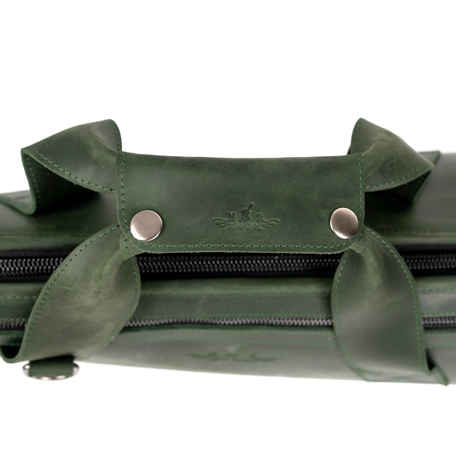 Trumpet Single Gig Bag Green Crazy Horse Leather – close-up of handles with leather connector and snap buttons