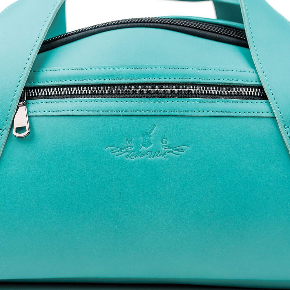 Close-up of the front center of the Alto Saxophone Gig Bag in Tiffany Crazy Horse leather, with logo and pocket.